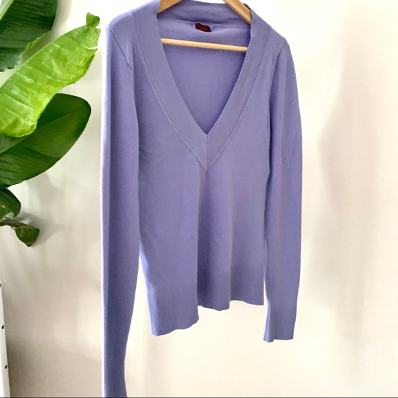 Danier- Fitted V Neck Sweater - Picture 2 of 5